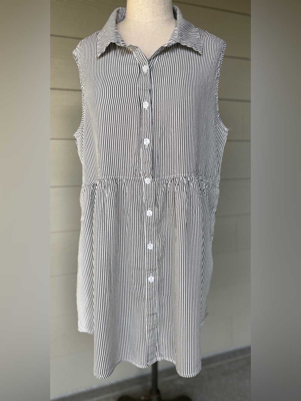 Women’s Solitare Sleeveless Shirt Dress Tunic  Size XL Black Stripe Button Down